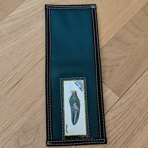Blue Macaw Billfold on Green Vinyl